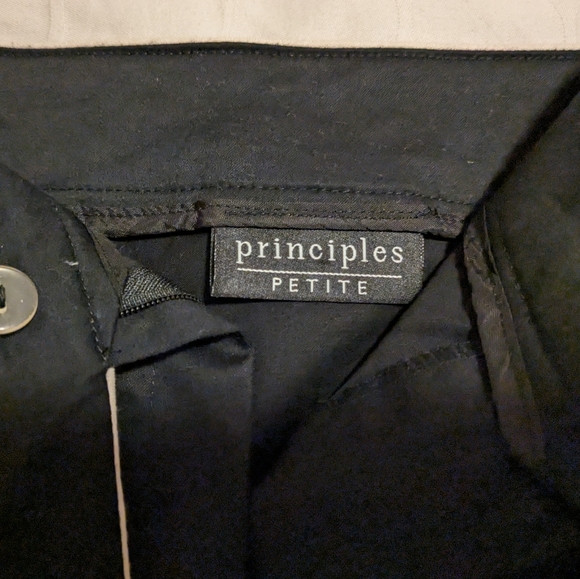 Cotton A-line Skirt w/ pockets, front split, & piping detail on waistband - Picture 4 of 12